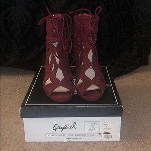 Worn three times, in good Condition